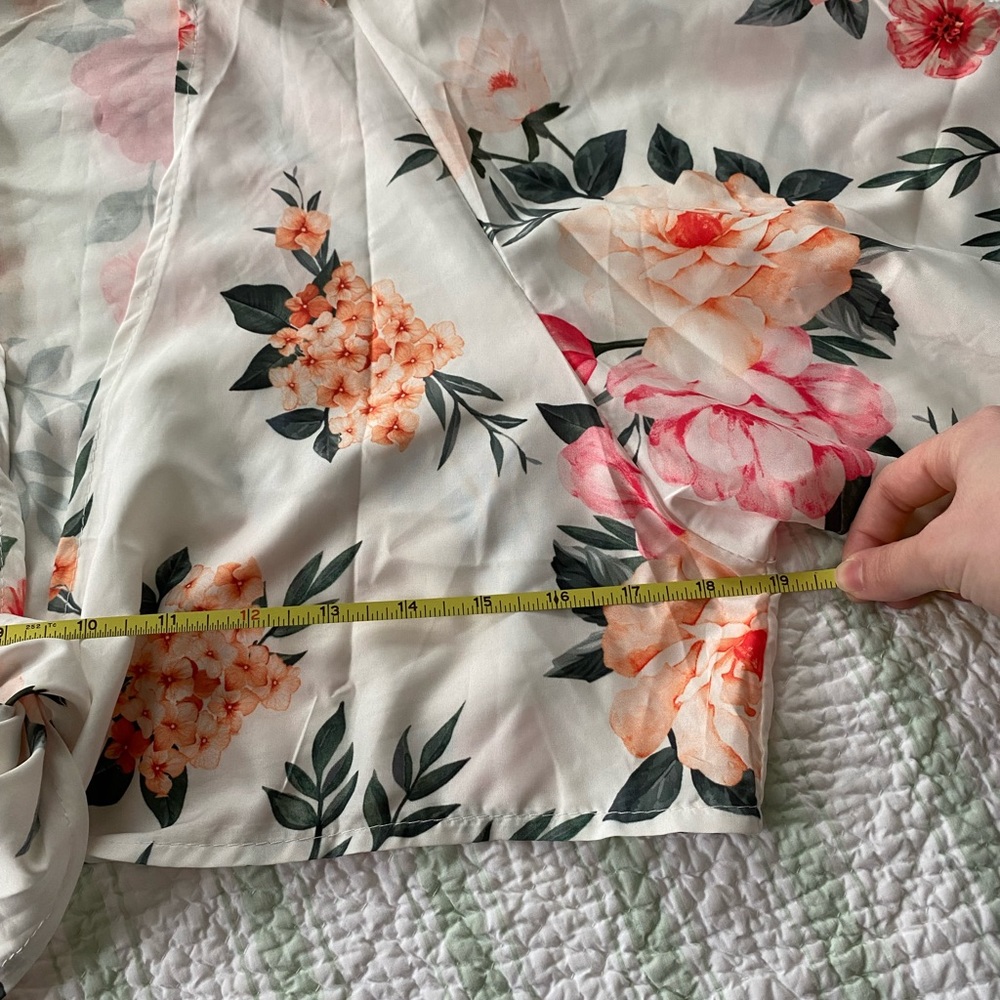 SOLD 🛑 Cropped Floral Wrap Top - Picture 9 of 11